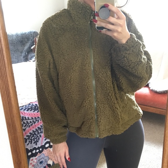 UO Willow Fuzzy Fleece Drawstring Teddy Jacket - Picture 6 of 8